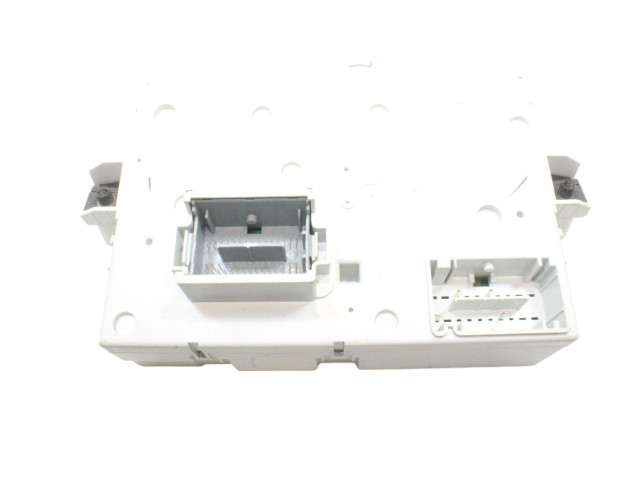 Блок предохранителей Jeep Cherokee