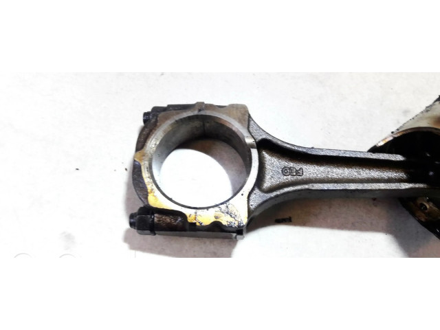 Píst KIA Clarus pro benzínový motor 2.0