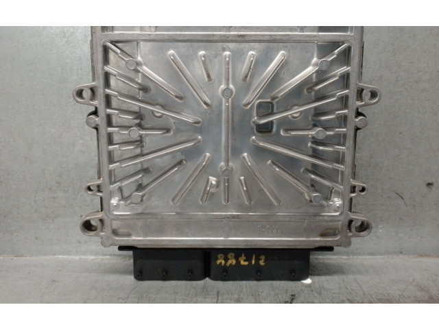 Блок управления двигателя 30729826   Volvo S60