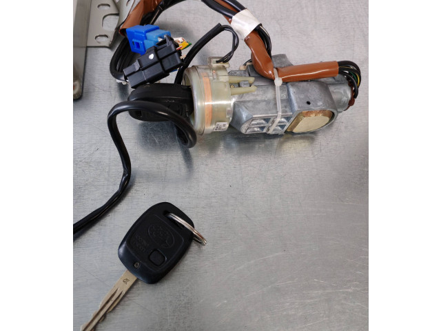 Комплект блоков управления 22611AJ160, A18000R1U   Subaru Forester SG