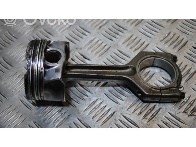 Píst 764595801 BMW 5 GT F07 pro benzínový motor 3.0