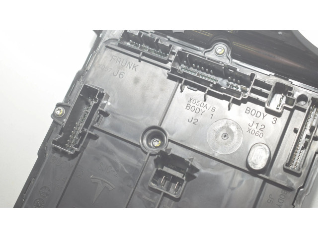 Блок комфорта 156745400B, 149784800E Tesla Model 3
