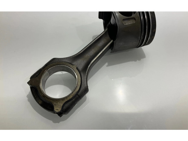 Píst Mercedes-Benz E W211 648.961