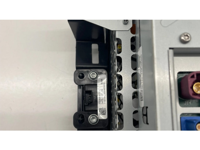 Дисплей    104500603A   Tesla Model X