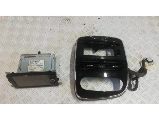 Радио/ проигрыватель CD/DVD / навигация