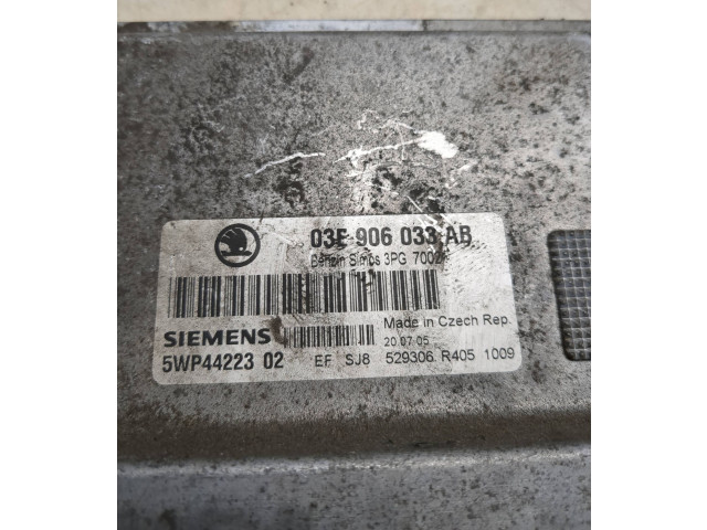 Блок управления двигателя 03E906033AB, 5WP4422302   Skoda Fabia Mk2 (5J)