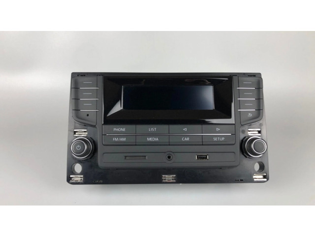 Радио/ проигрыватель CD/DVD / навигация