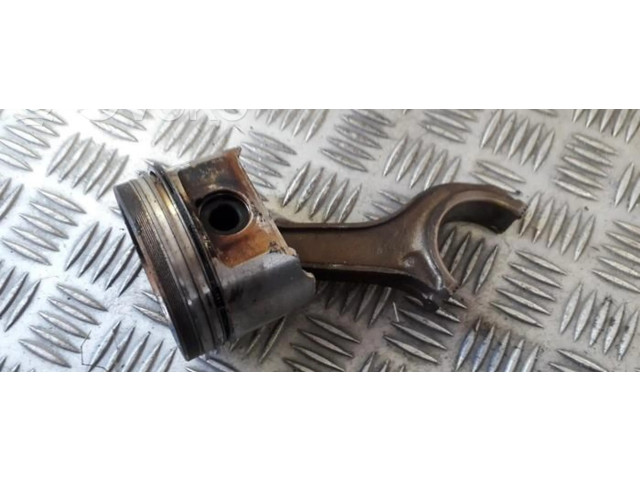 Píst Alfa Romeo 145 - 146 pro benzínový motor 1.6