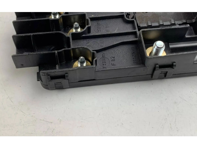 Блок предохранителей 2115452601 Mercedes-Benz R W251