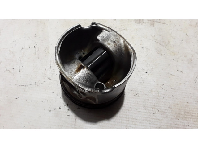 Píst 7805329 BMW 5 GT F07 pro naftový motor 3.0 N57 D30 A