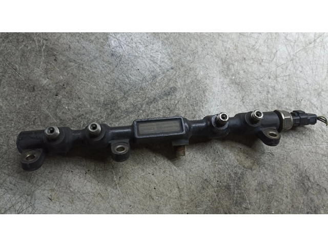 Топливная рампа R9144Z050B Ford Mondeo Mk III 2.0