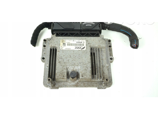 Блок управления двигателем Блок управления 0281030776   Opel Combo D