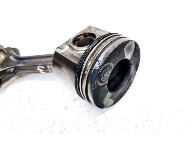 Поршень с шатуном Nissan Almera Tino