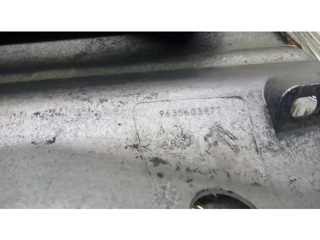 Верхняя решётка Citroen Berlingo 1996-2002 года 9635603977