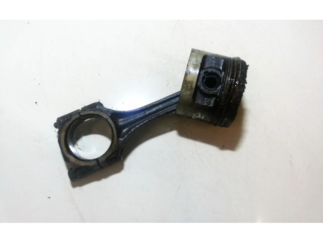  Поршень с шатуном    Volkswagen PASSAT B4  