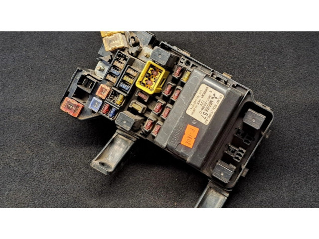 Блок предохранителей MR515657 Mitsubishi Pajero