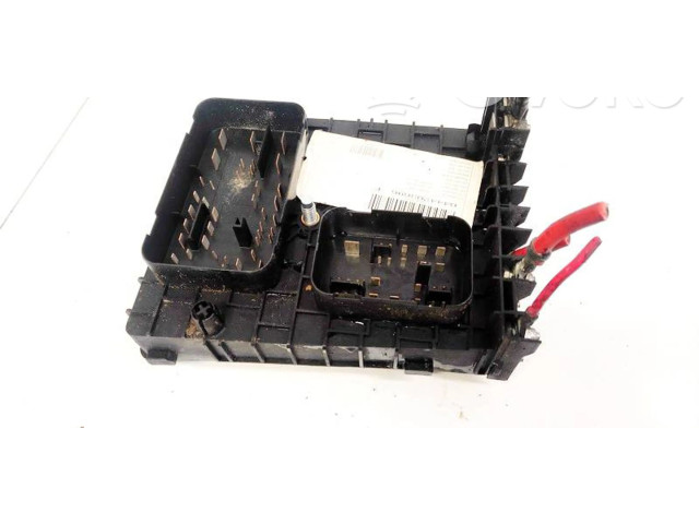 Блок предохранителей  1K0937821, 1K0937820   Volkswagen Touran I    