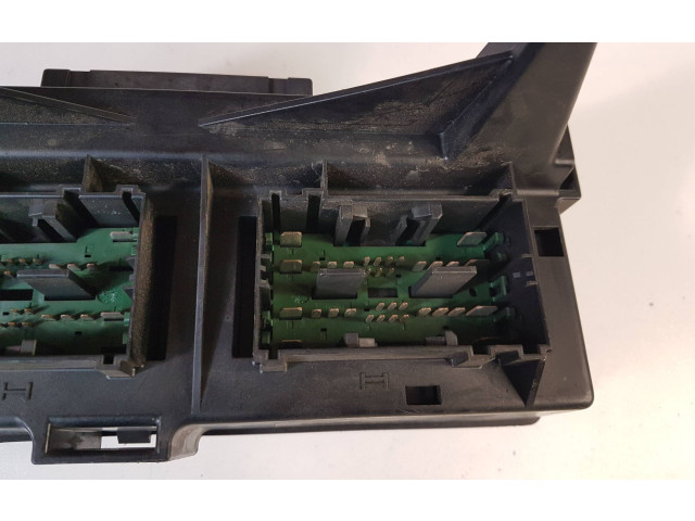 Блок предохранителей 04692073AB Jeep Grand Cherokee (WK)