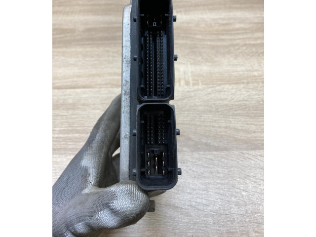 Řídící jednotka 045906019AB, 0281010503   Volkswagen Polo III 6N 6N2 6NF 1995