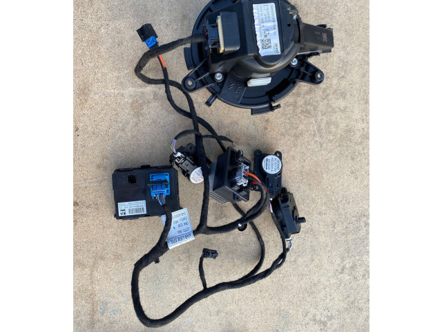 Вентилятор печки    5P1330100, 10480001597109   Peugeot Partner III