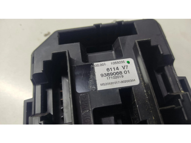 Pojistková skříňka 9389068 BMW 4 F36 Gran coupe 2016