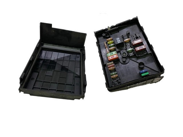   Pojistková skříňka 1K0937132F, 1K0937132G   Volkswagen Tiguan 2010