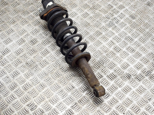 Передний амортизатор