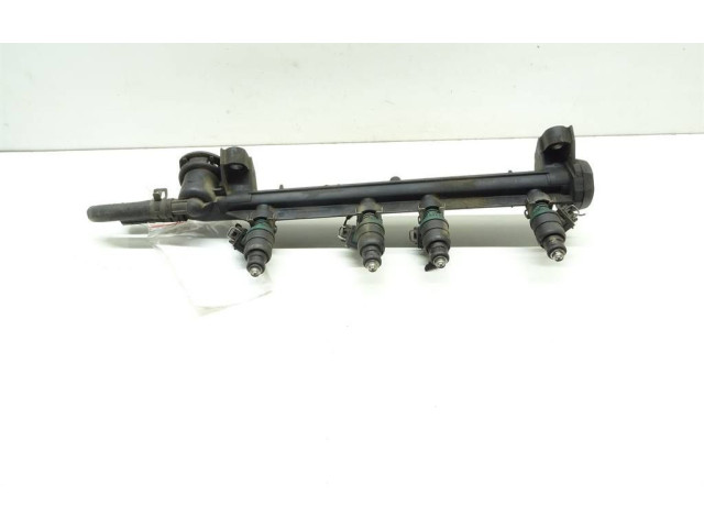 Топливная рампа 037906031AA   Audi A3 S3 8L  