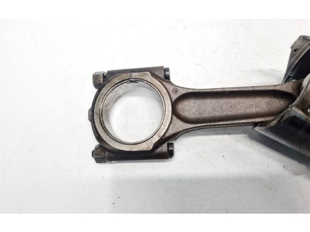 Поршень с шатуном Volvo V50