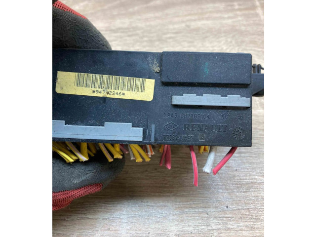 Блок предохранителей 7703297597 Renault Clio II