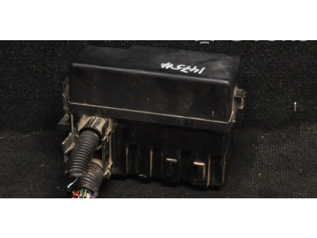 Pojistková skříňka 63564138 Nissan NP300 2006