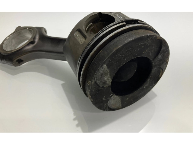 Píst Mercedes-Benz E W211 648.961