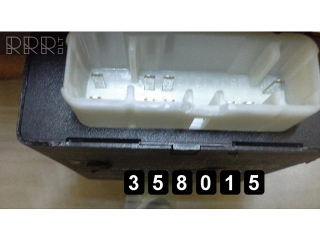 Řídící jednotka 89741-05030 Toyota Avensis T220 1999