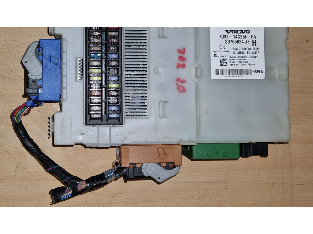 Блок предохранителей 30765624AE, 7G9T14C256FA Volvo V70