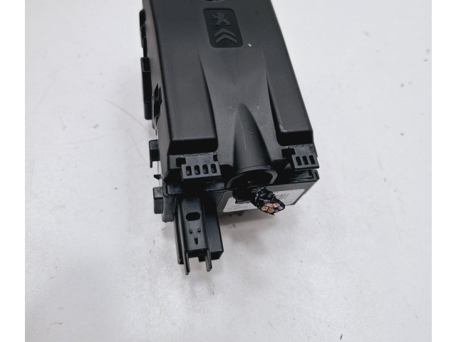 Pojistková skříňka 9812661980 Peugeot 208 2023