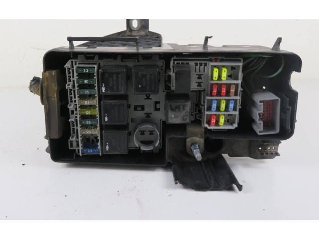 Блок предохранителей 30728132, 30728132 Volvo V70