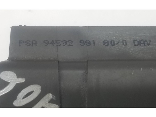 Блок предохранителей 9459288180   Peugeot 406    