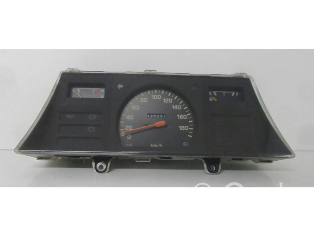 Přístrojová deska Toyota Starlet (P70) III 1985 83010-10610