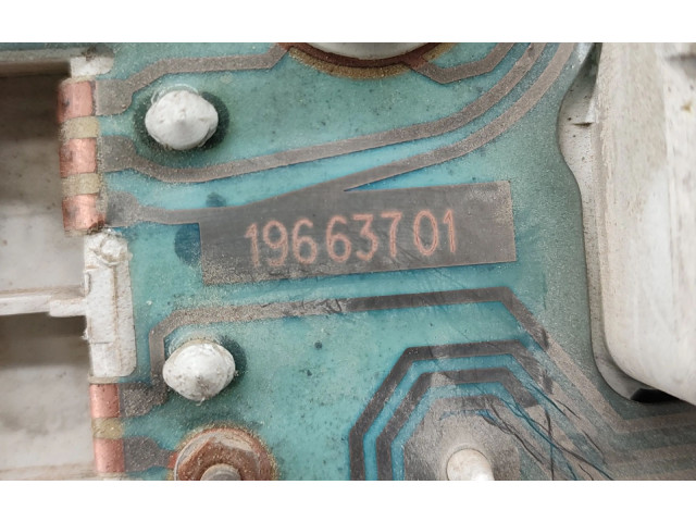 Панель приборов 19663701 Nissan Vanette