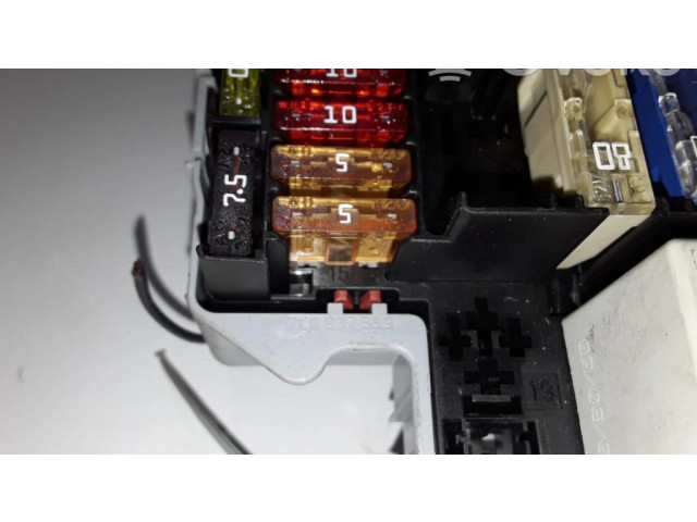   Pojistková skříňka 7L0937503D, 7L0937559   Audi Q7 4L 2008