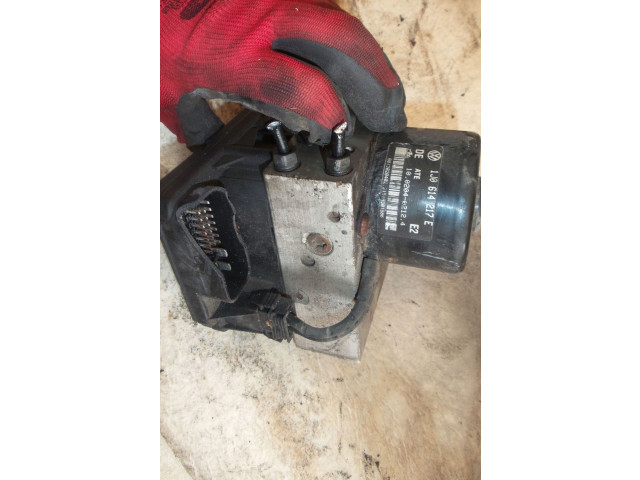 Блок АБС 1J0907379Q Skoda Octavia Mk1 (1U) 1996 - 2004 года