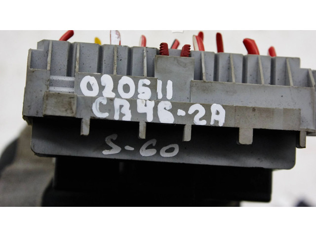 Блок предохранителей  8690698   Volvo V70    