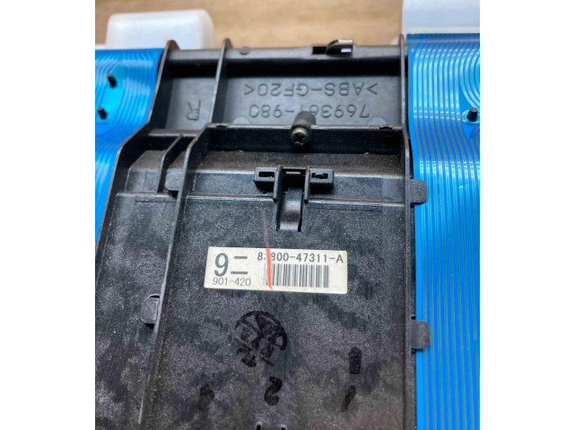 Přístrojová deska Toyota Prius (XW20) 2003 8380047311A, 8214247040