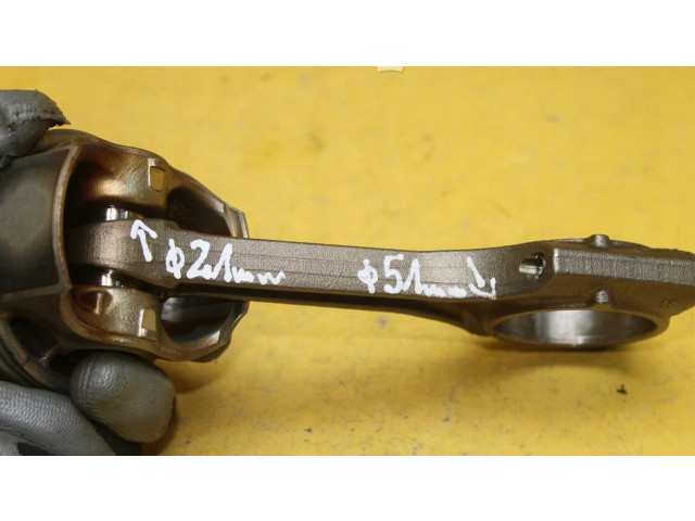 Поршень с шатуном Skoda Octavia Mk2 (1Z)