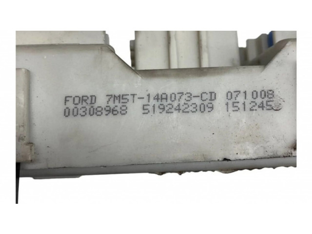 Блок предохранителей 7M5T14A073CD, 519242309   Ford Focus    
