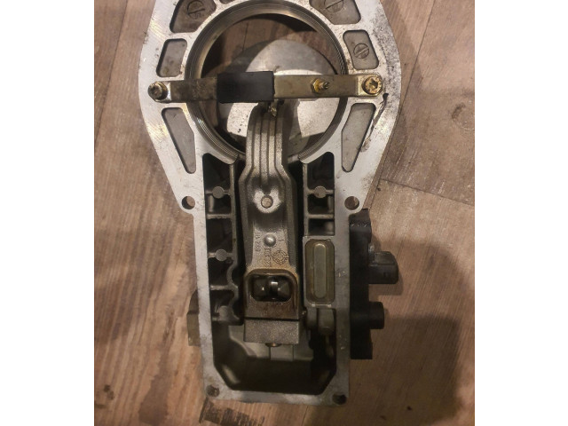 Vstřikovací lišta 051133353, 0438121076 Audi 100 S4 C4