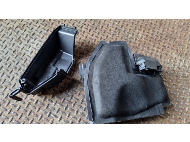 Другая деталь отсека двигателя