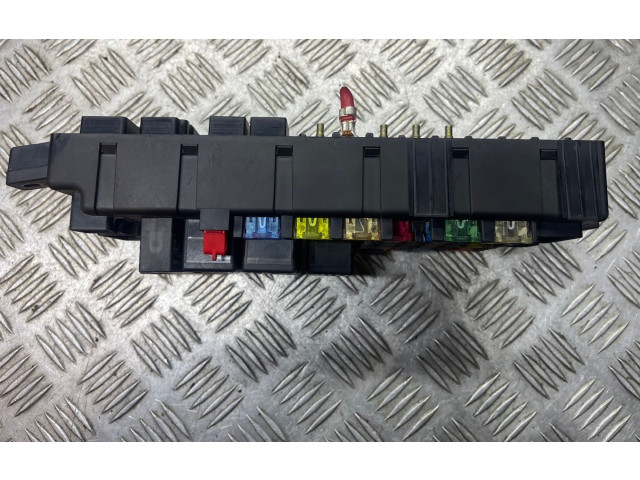 Блок предохранителей 8678449, 518826011 Volvo S60