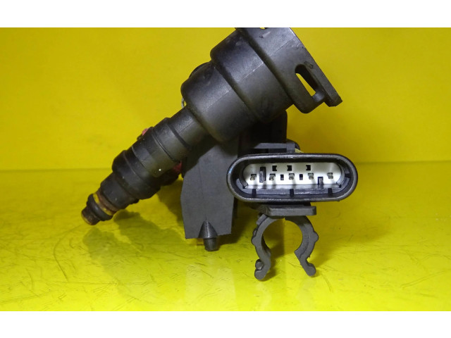 Топливная рампа 7700109066, 7700108667 Renault Clio II