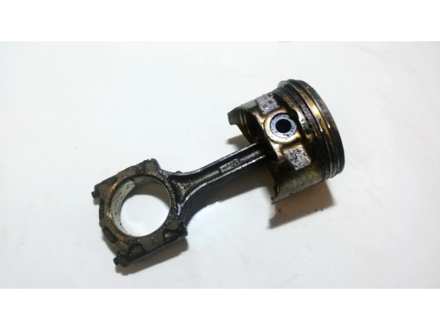  Поршень с шатуном    Mitsubishi Carisma для бензинового двигателя 1.6